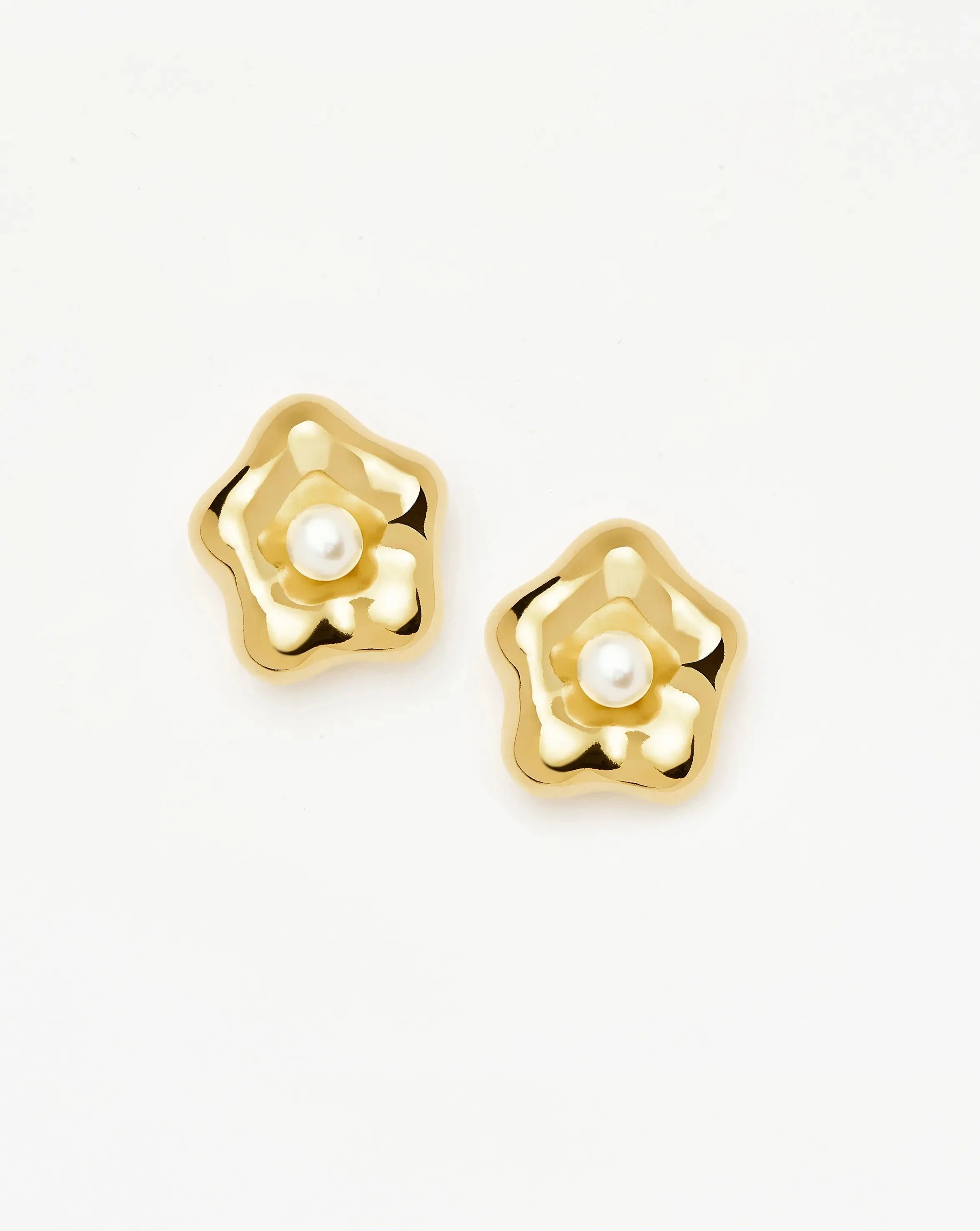 Oversized Daisy Stud Earrings | 18k Gold Plated & Pearl | Eny Puffy