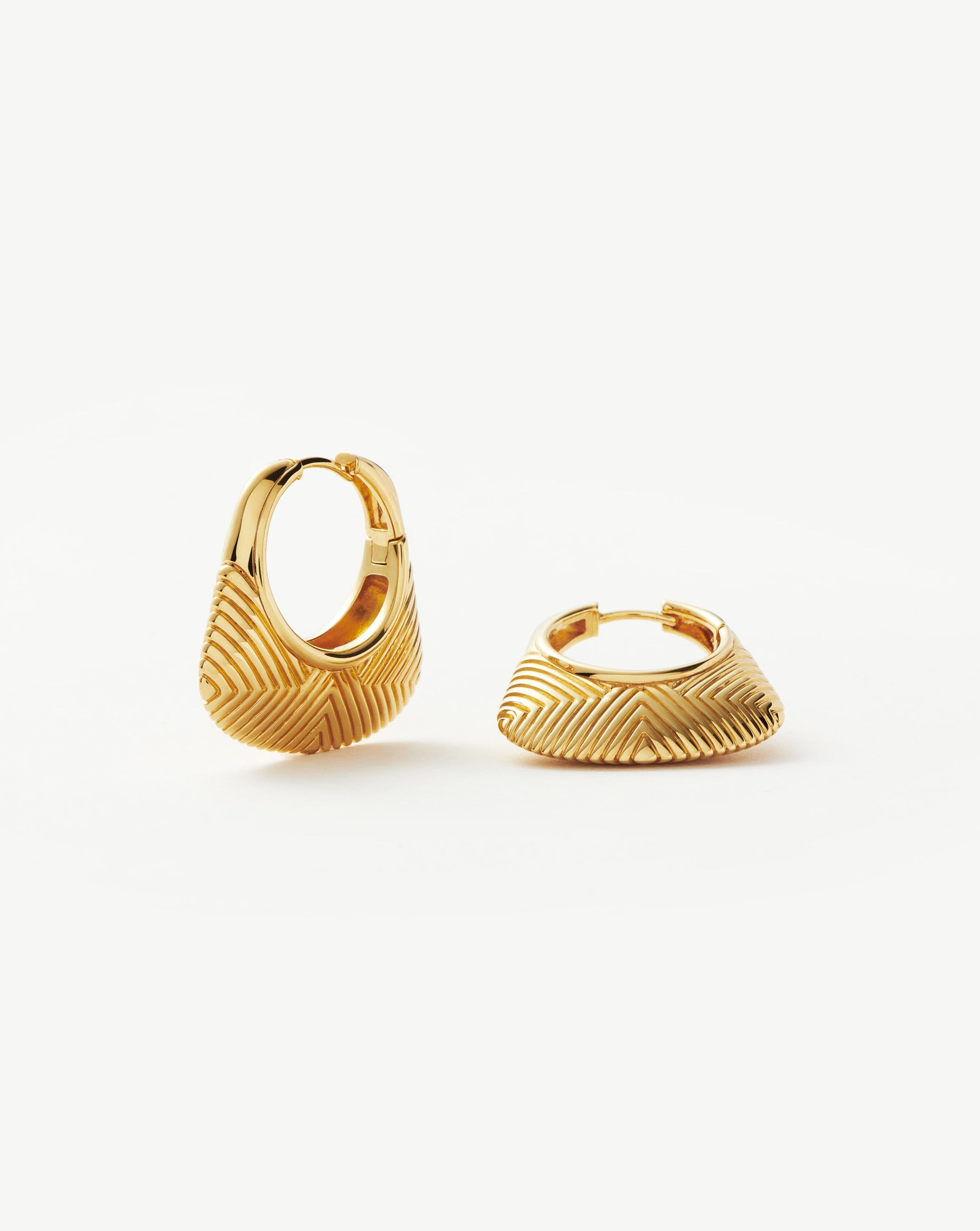 Geometric Ridge Hoop Earrings in 18k Gold | Hera Collection
