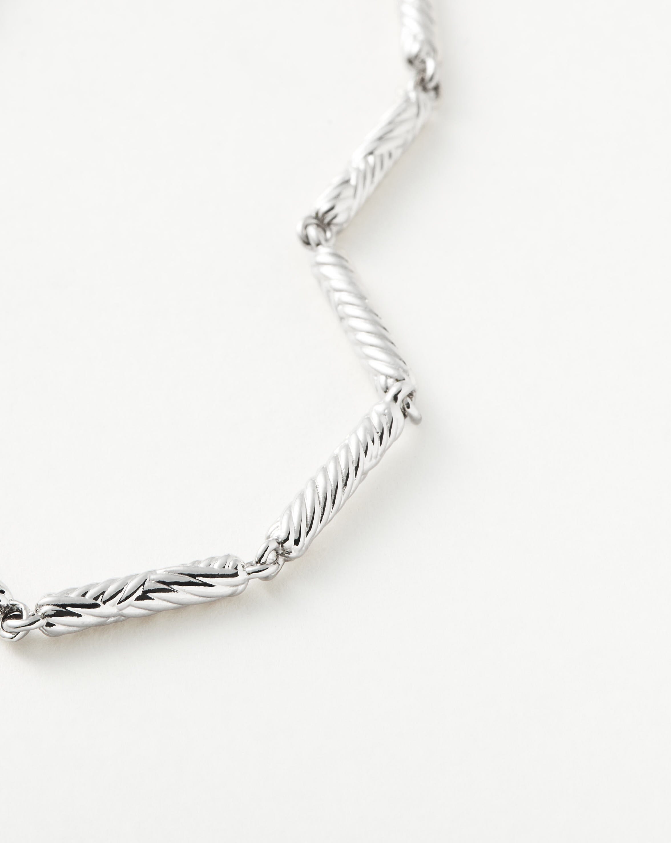 Twisted Chain Bracelet in 18k Gold Plating | Wavy Ridge
