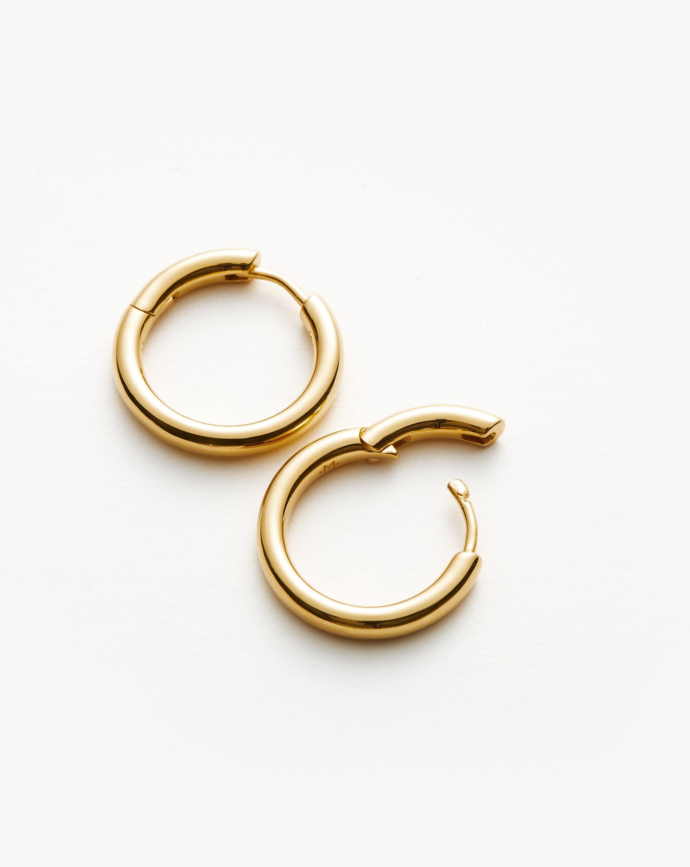 Lightweight 18k Gold Plated Small Hoop Earrings | Classic Tunnel Design